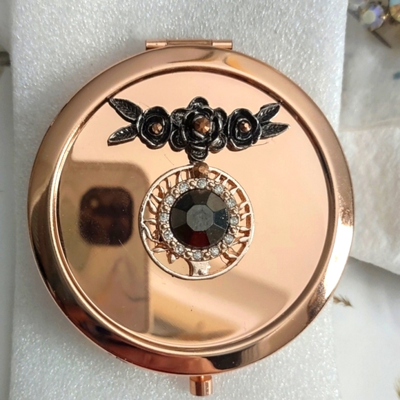 Rose Gold Compact Mirror Case w/ Black & Copper Jewels - Picture 5 of 15